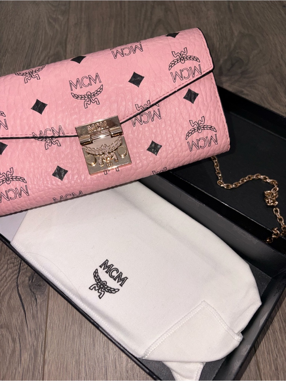MCM Pink Envelope Clutch with Gold Chainπ©·π - Picture 2 of 4